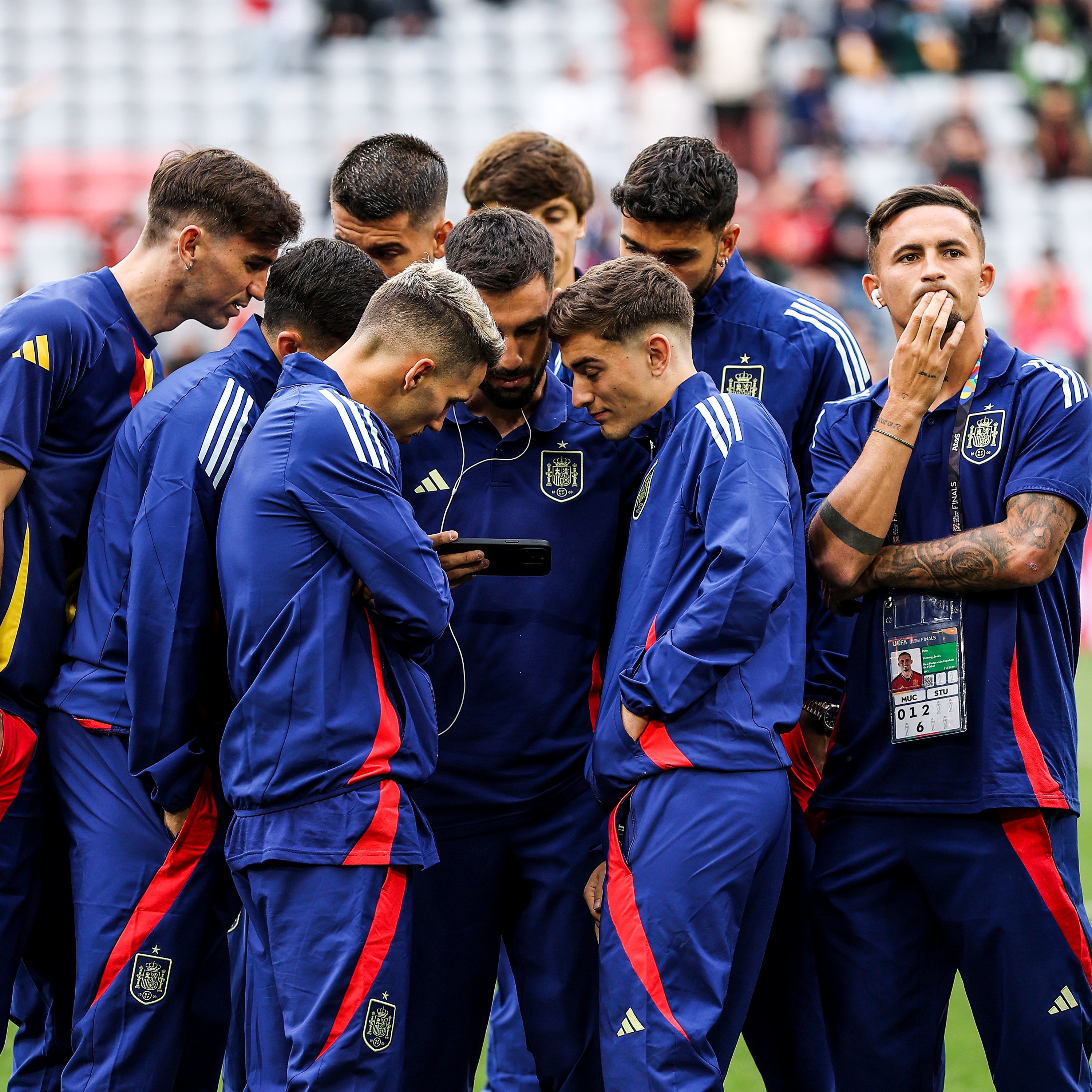 开云中国官网关于阿扎伦卡在西班牙队比赛中赛况扑朔迷离,回归赛场引发热议!的信息