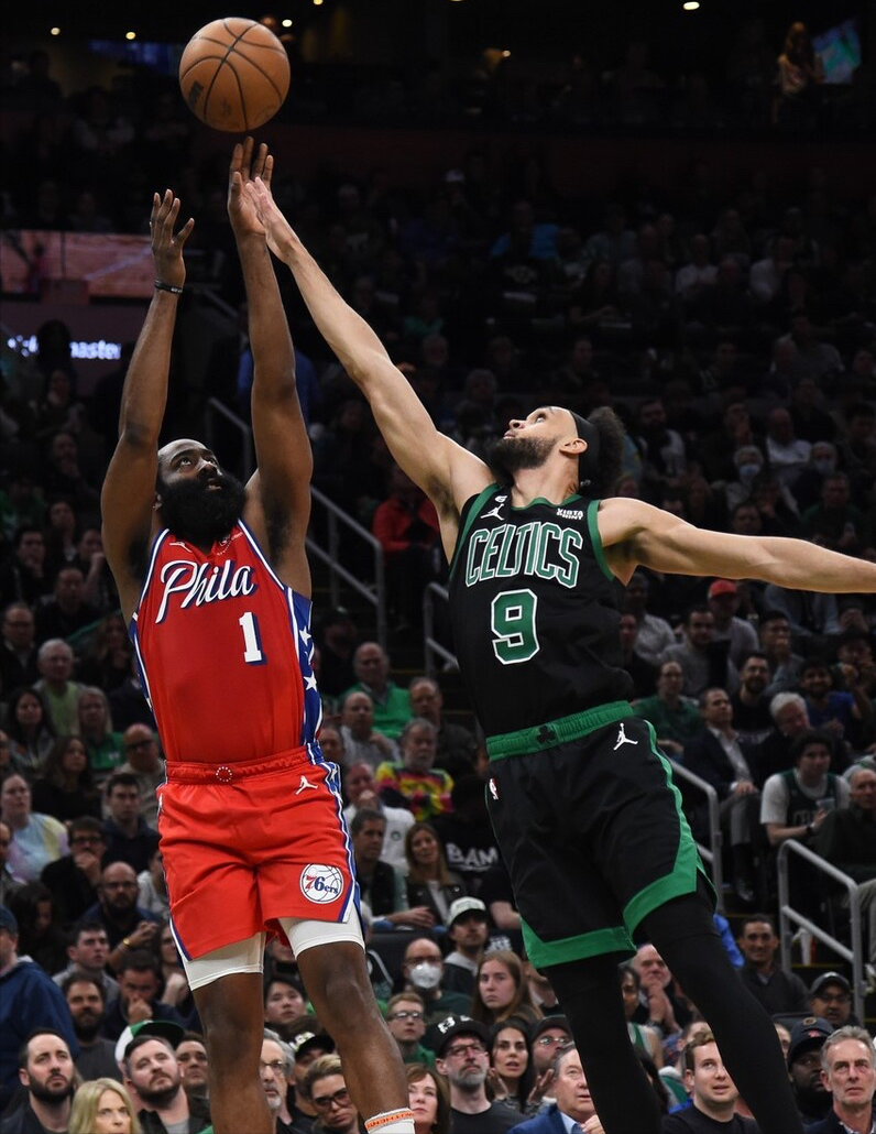 开云体育网页登录关于毕尔巴鄂竞技训练开放日；冲刺阶段官宣签约引欢呼；NBA常规赛在即；身体对抗强度拉满的信息